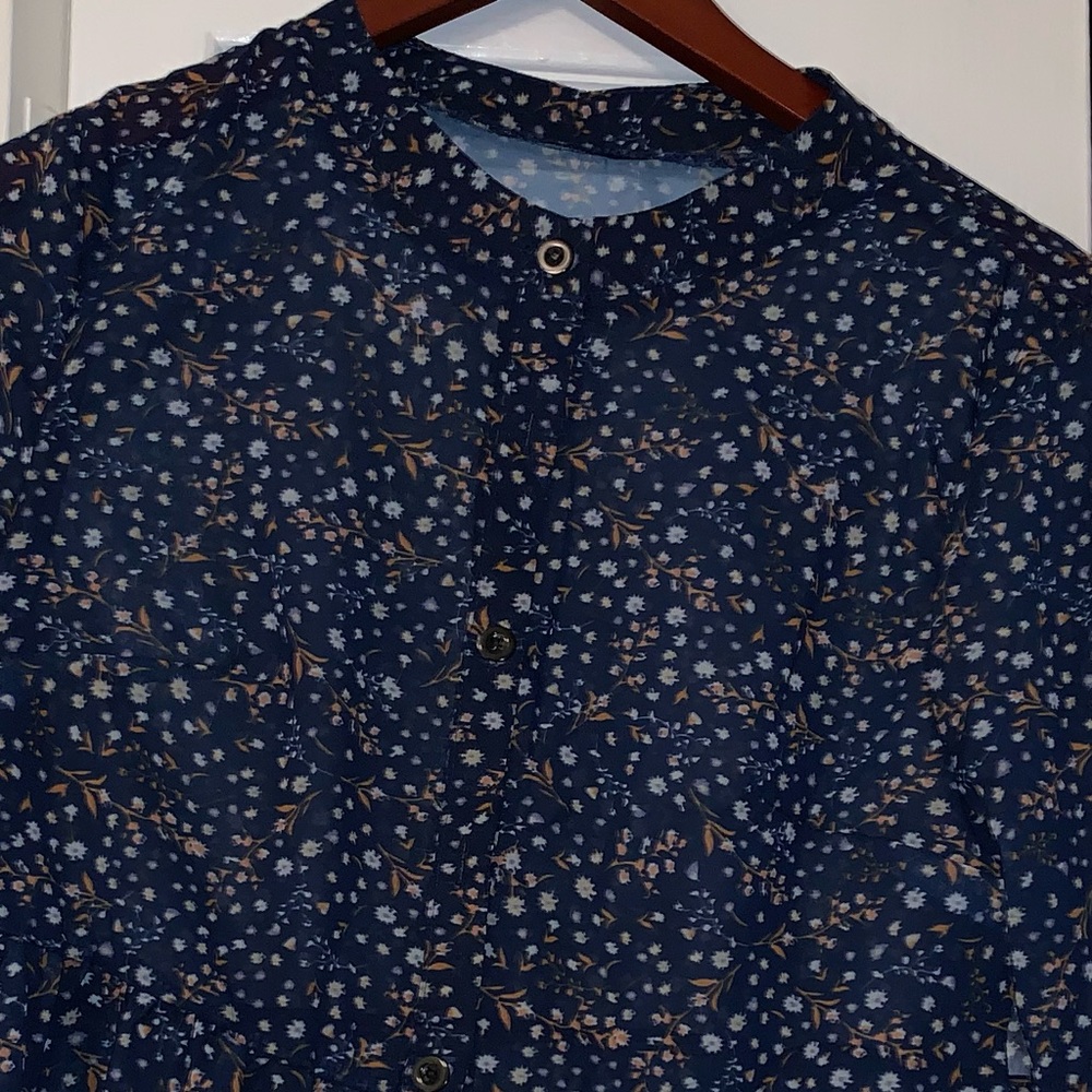 Blouse with button down back - Picture 2 of 2